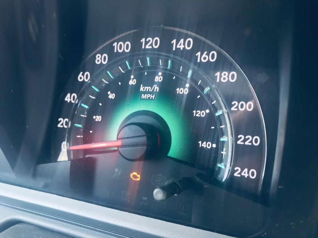 Tablero con falla de check engine